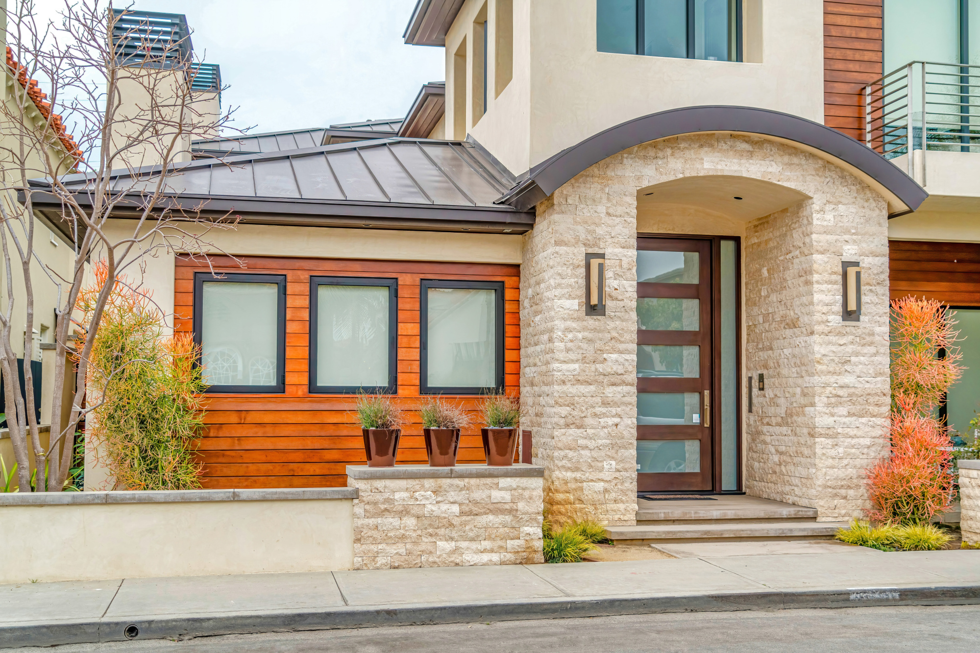 Ремонт фасада: от цоколя до отделки. Как избежать ошибок и выбрать качественные материалы Ремонт фасада: от цоколя до отделки. Как избежать ошибок и выбрать качественные материалы